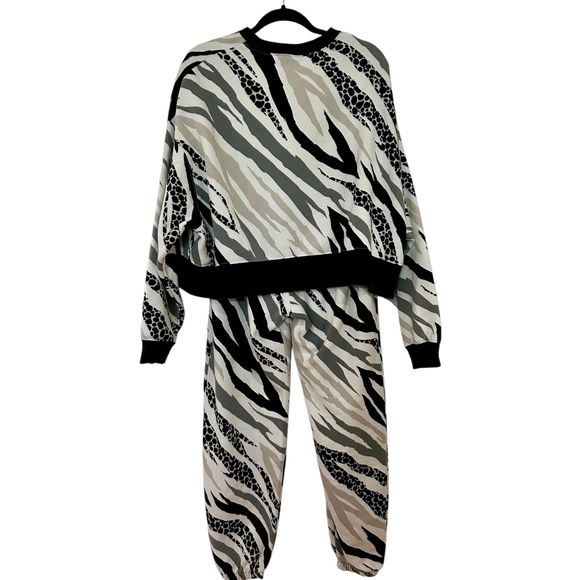 2 Piece Nike Women's Animal-Print Jogger Set - Black, Gray, Beige - Picture 4 of 16